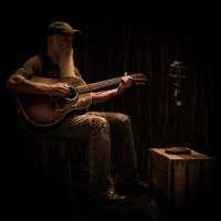 Seasick Steve - Waitin' For The Greyhound in Charleston, S.C. (With My 6 Year Old Son, On Our Way Back to Nashville)